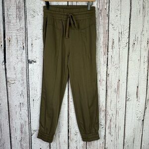 New In Olive Army Green Jogger Pants Size Small Pockets Drawstring Elastic Waist